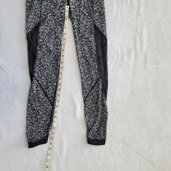 Lululemon Sole Training 7/8 Tight Sheer Mesh Panel Daisy Dust Alpine Black - Picture 11 of 15